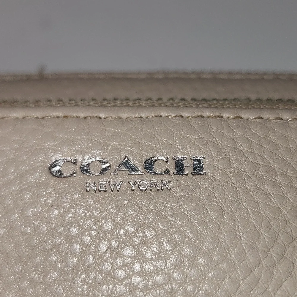 Coach‎ Beige Leather Wristlet Crossbody
